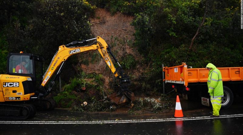 Sydney orders thousands to evacuate as heavy rains cause flash floods