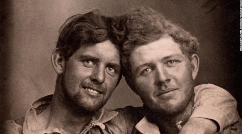 A photographic history of men in love